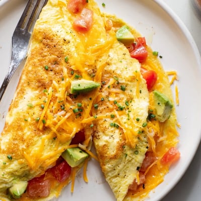 Creamy Avocado Cheesy Omelette